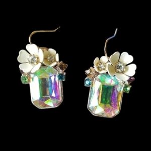🌺Betsey Johnson Floral Iridescent Stone Earrings - NWOT🌺